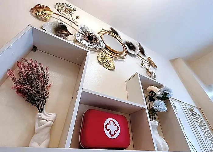 Rouzelea Nest Near Naia Airport Wifi
